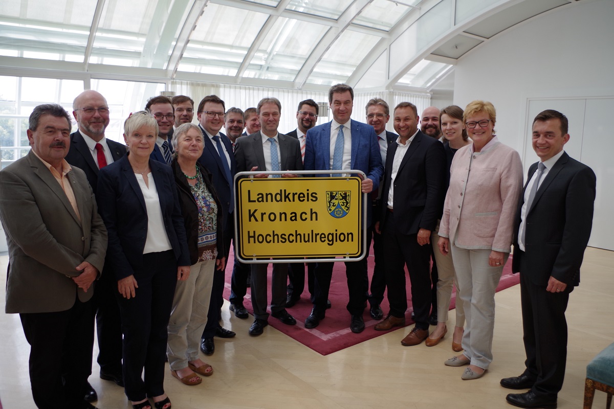 Eine Delegation aus Kronach reiste in die Staatskanzlei um die gute Nachricht von Ministerpräsident Dr. Markus Söder in Empfang zu nehmen.
