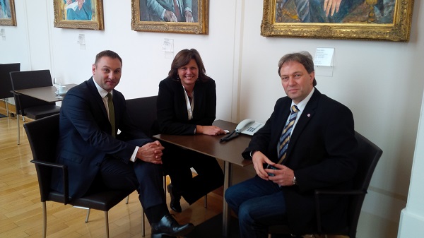 Im Mnchner Landtag trafen sich Jrgen Baumgrtner, Ilse Aigner und Klaus Lffler wegen der Rennsteigmesse Bildquelle: CSU-Fraktion